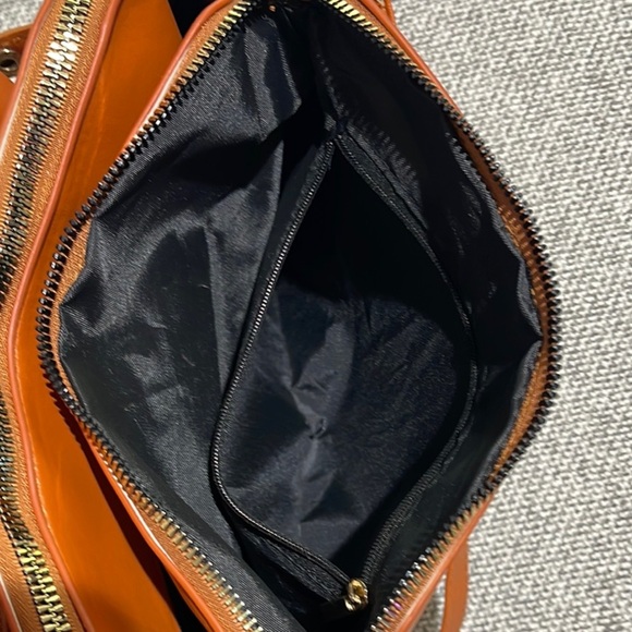 Elegant Tan Leather Bag - Picture 11 of 15